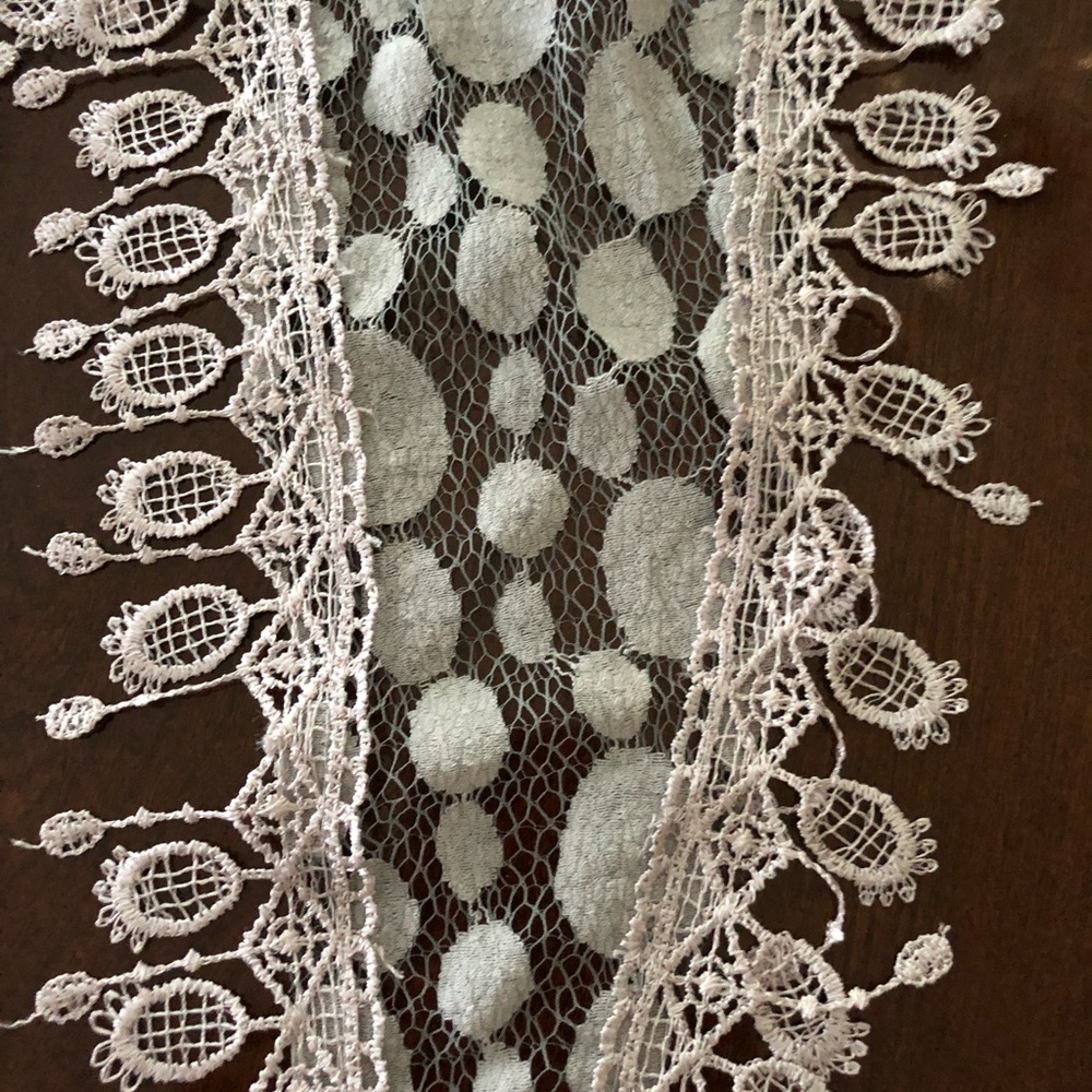π₯³ Lacy Scarf - Picture 3 of 3